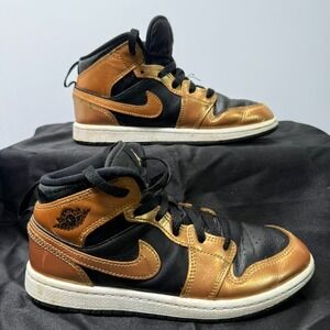 Air Jordan 1 Mid SE Metallic Gold Black PS Shoe Size 3Y Gold DR6968-071